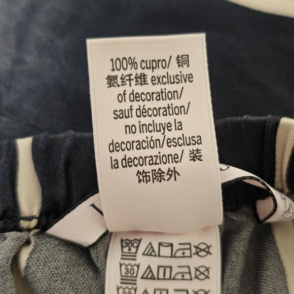 Victoria's Secret Black and Cream Striped 100% Cupro Medium - Picture 7 of 7